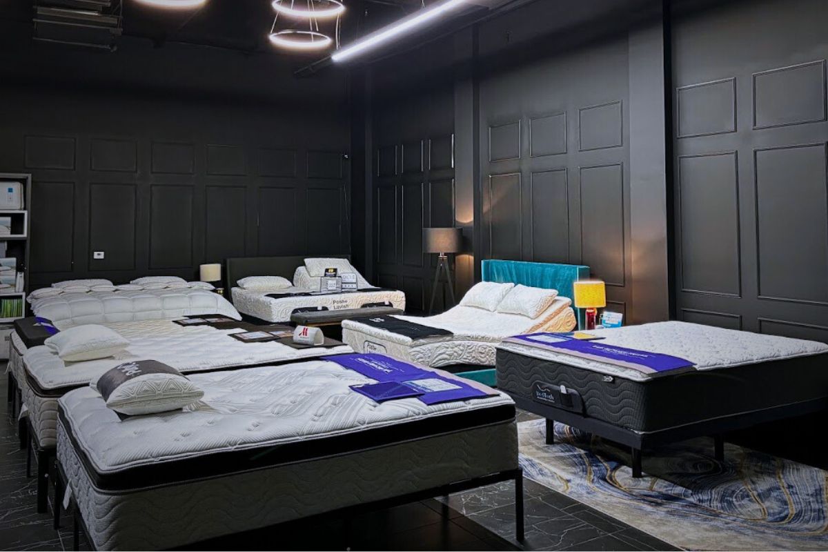 Modern showroom highlighting stylish mattresses with sleek design and inviting atmosphere.