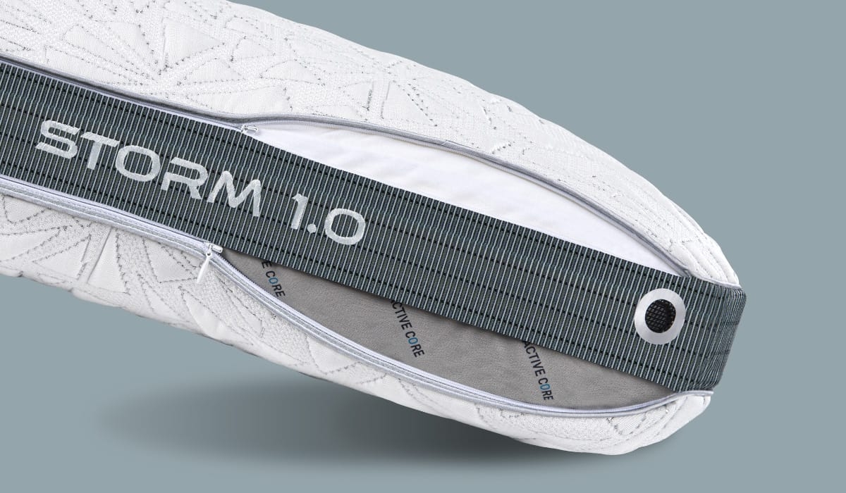 Storm 1.0 footwear: quilted design, breathable, stylish contrast, perfect for modern and active lifestyles.